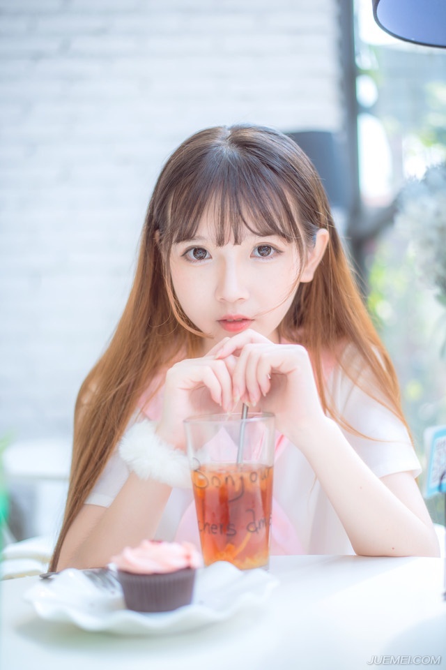 邓贤见魏延目光看来，微微点头，随即看向两人道：“我且问你们，那垫江城守将是何人？”
